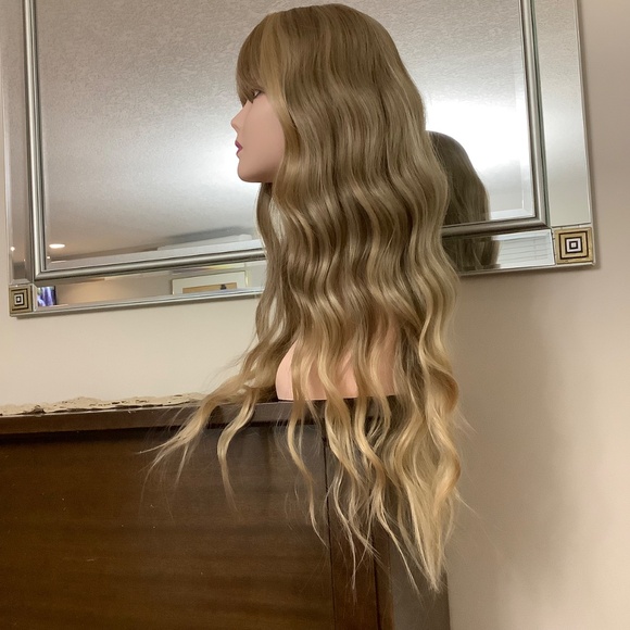 NEW Beautiful Golden Beige Wig - Picture 8 of 13